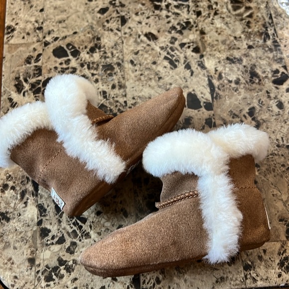 UGG Baby Lassen slip on boots size 04/05 - Picture 4 of 8